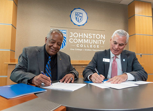 President and Chancellor sign ageement