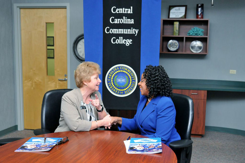 Photo of Chancellor Valentine and President Chapman signing document. Dr. Peggy Valentine, Interim Chancellor of Fayetteville State University